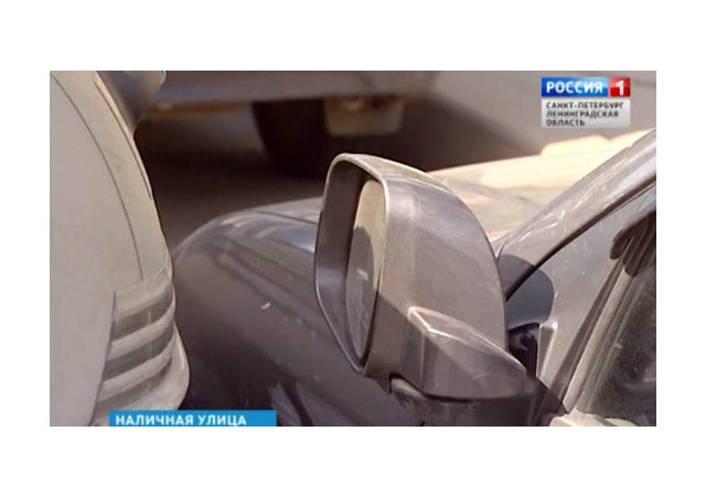 На Васильевском пешеход на тротуаре попал под лодку