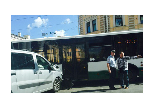 Два городских автобуса подбили – на Садовой и на Науки