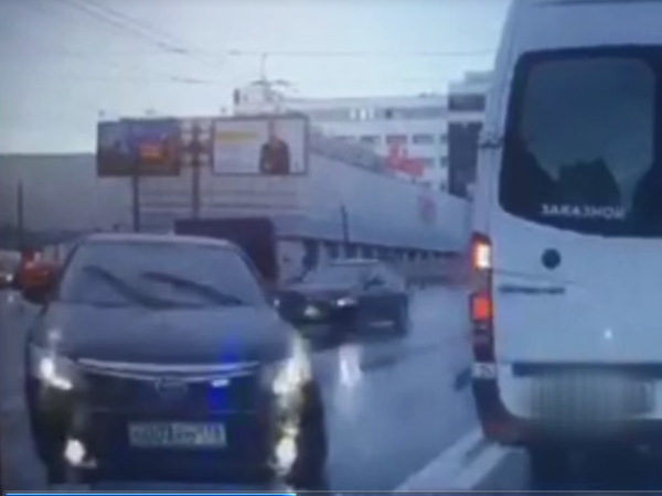 Читатели: Прокурорская Toyota со спецсигналами не первый раз нарушает ПДД