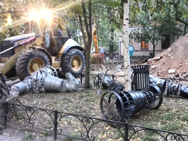 Шахматный дворик на Загородном снесли ради типовой детской площадки