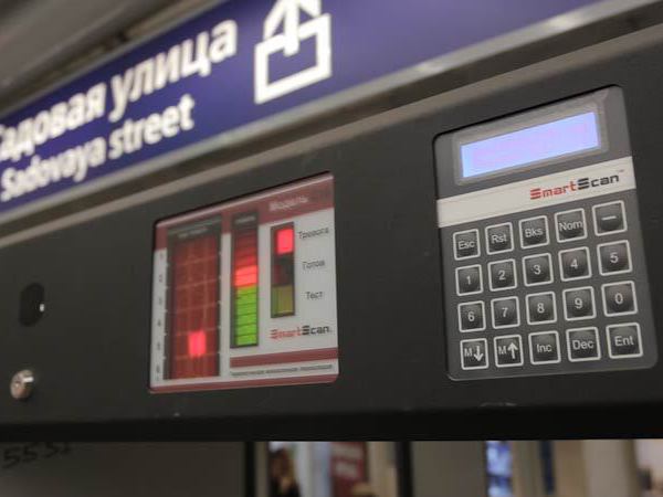 Сколько нужно полицейских, чтобы рамки в метро действительно заработали