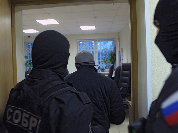 Ради угонщиков, демпингующих на "Авито", СОБР сломал стену квартиры