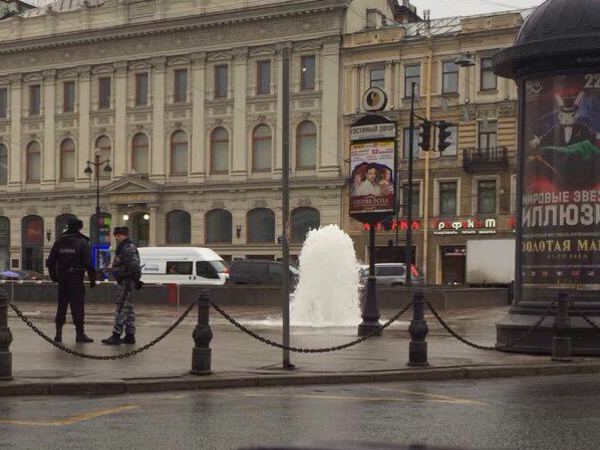 На Невском забил фонтан