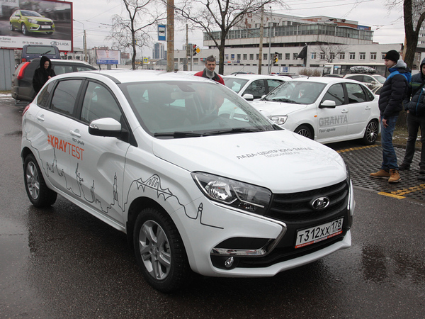 Автоклуб с Денисом Шубиным: Кроссовер Lada X-Ray вступает в игру