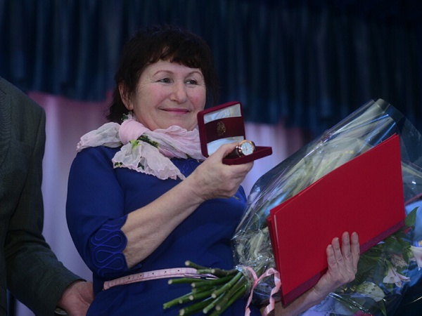 Крановщица Пастухова награждена медалью "За отвагу на пожаре"