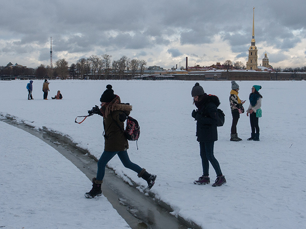Петербуржцы проверяют теорию Дарвина на льду