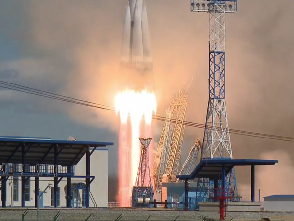 С Восточного запущена первая ракета