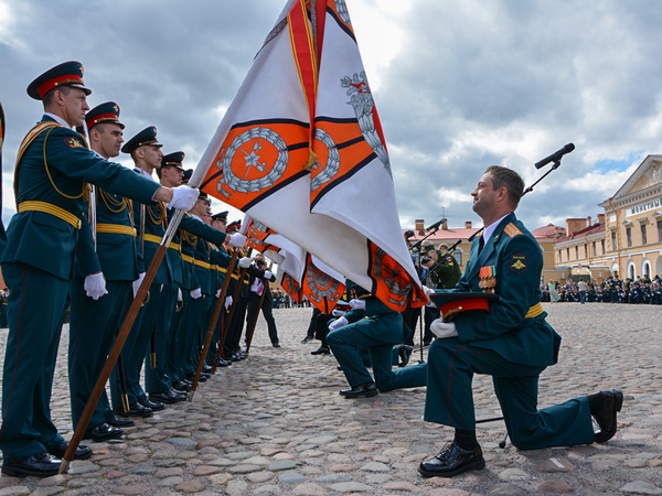 Выпускники Военной академии МТО открыли в Петербурге сезон «лейтенантских недель»