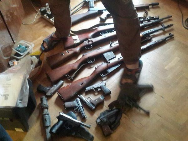 В Петербурге проходят обыски по делу о незаконном обороте оружия