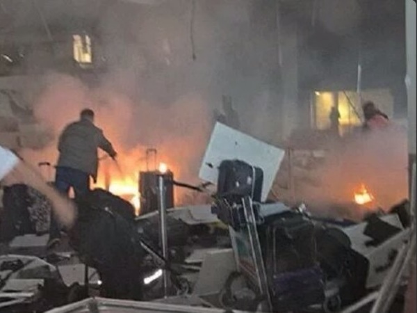 При взрыве в аэропорту Стамбула погибли 10 человек