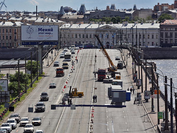 Первый день без Тучкова моста