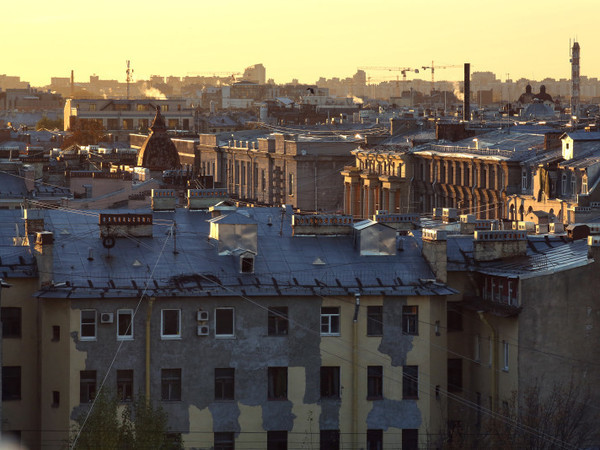 Кому достались 1800 домов Петербурга