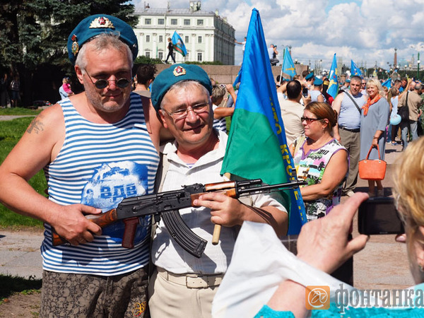 День ВДВ в Петербурге: ни фонтанов, ни арбузов