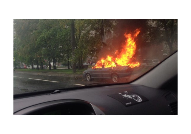 На Коломяжском полыхал «ВАЗ»