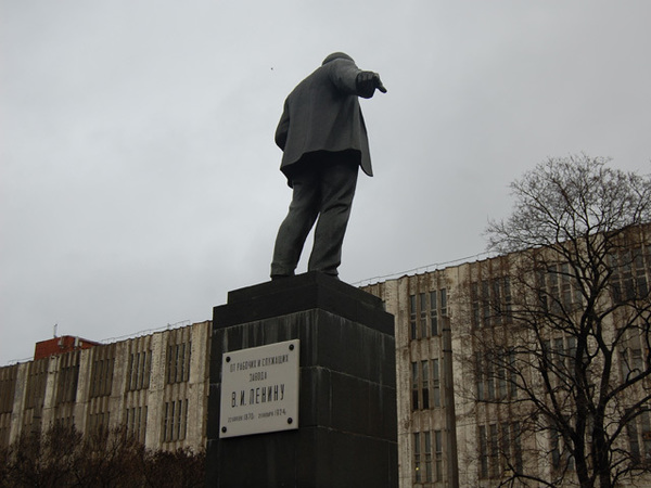 Nota Bene: Куда показывал первый бронзовый Ленин