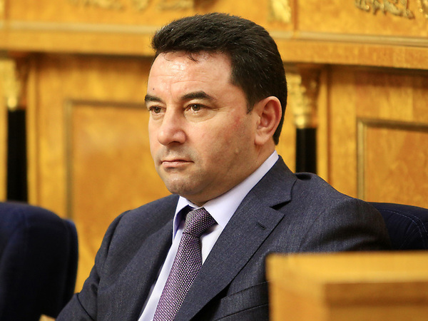 Депутату Алиеву напомнили о вымогательстве