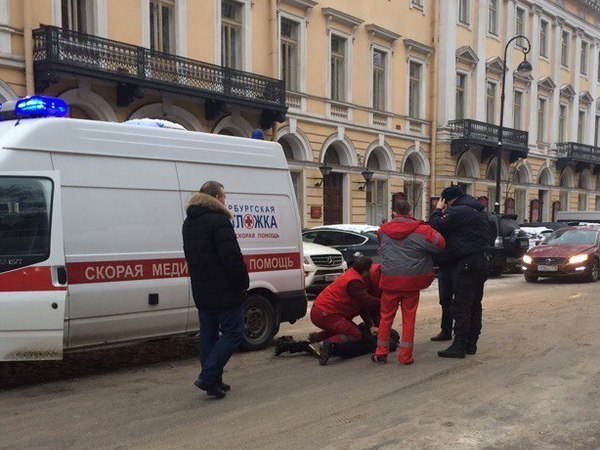 На медиков скорой напали после ДТП в центре Петербурга