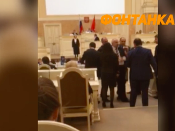 В парламенте Петербурга из-за Исаакия подрались депутаты