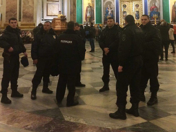 В Исаакий вызван ОМОН