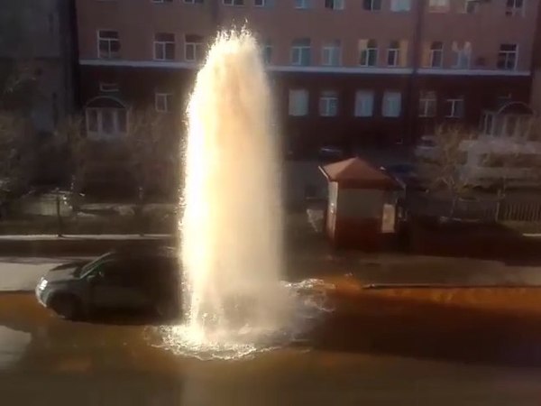 На Новгородской забил трехметровый фонтан
