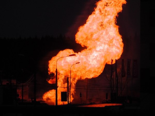 Под Гатчиной полыхает газопровод