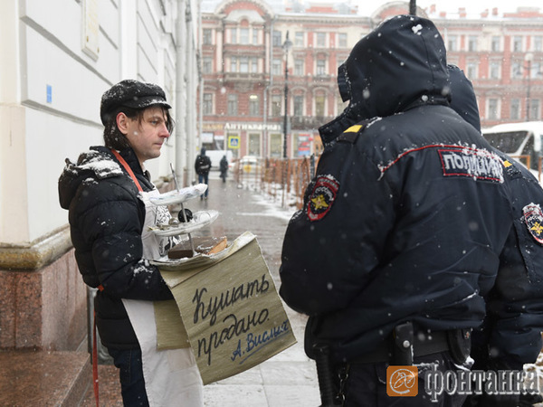 Пикетчики пожелали гендиректору РНБ «неприятного аппетита»
