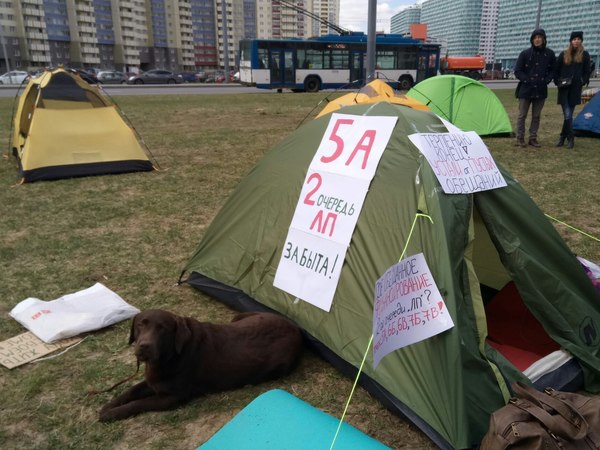 Дольщики ГК «Город» свернули палаточный городок из-за непогоды