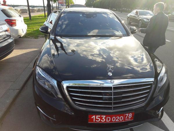 Иномарка генконсульства Казахстана в Петербурге оккупировала велодорожку