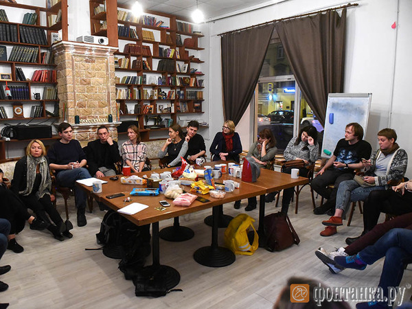 «Я Александр, профессиональный труп!» Как в Петербурге прошло первое Death Cafe