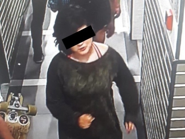 Ну не казнить же. В 12 лет она хотела посмотреть на человеческие внутренности