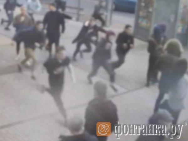 Война детей. Школьники с пистолетами и битами устроили встречу в Рыбацком