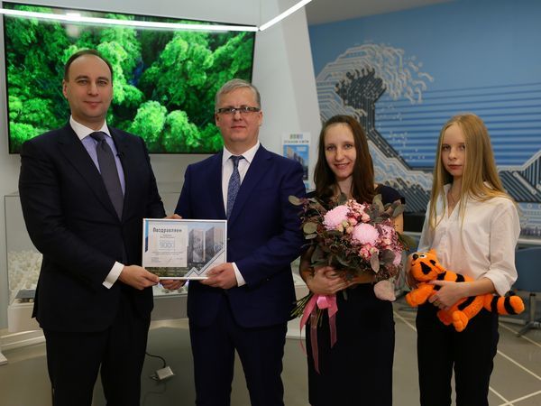 В Группе «Эталон» поздравили 9000-го покупателя с начала года