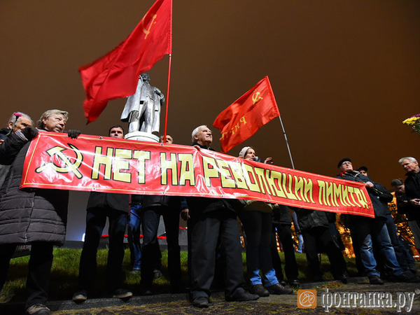 «Ильич, проснись!» На несогласованной акции на площади Ленина задержали активиста
