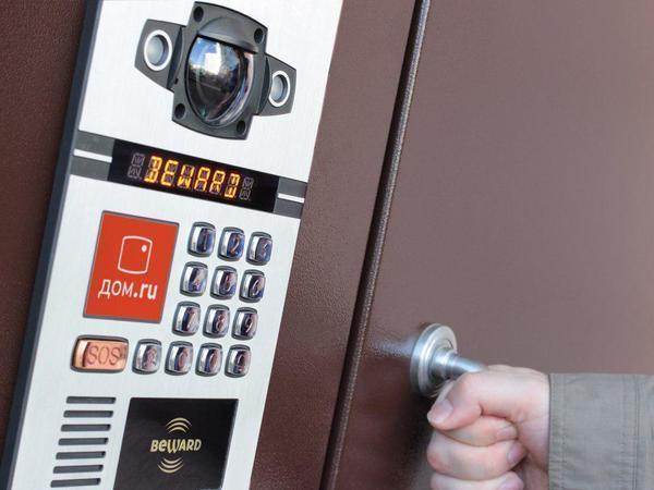 Смольный взял 2 млн рублей за слепоту: установка видеодомофонов по программе «Безопасный город» отстала от графика
