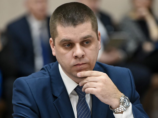 Взятка в интересах жены. Вице-губернатору Псковской области Александру Кузнецову предъявили обвинение