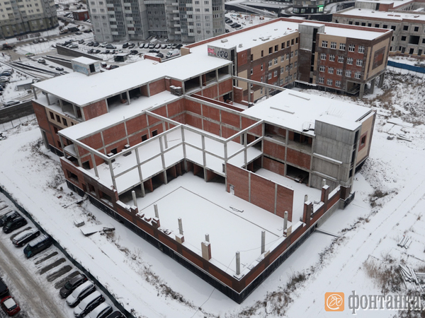 Школьные иллюзии Смольного. Чиновники не желают признавать аварийной стройку в «губернаторском» районе