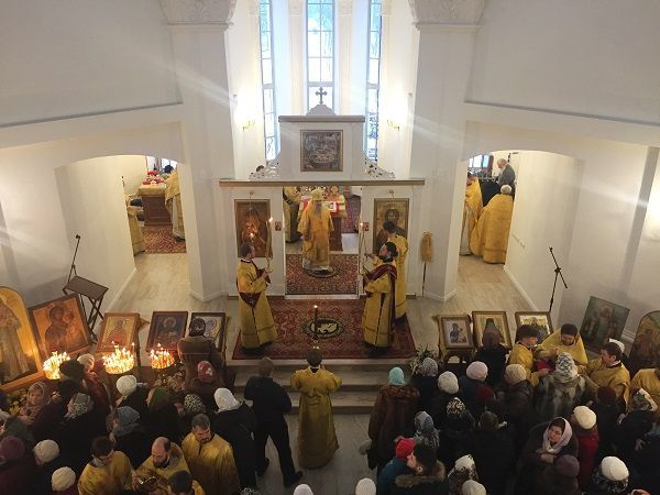 На проспекте Науки освятили храм Тихвинской иконы Божией Матери