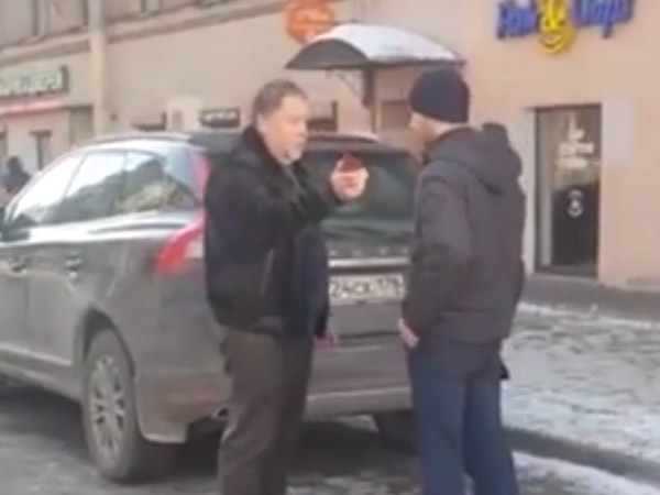 В Петербурге «прокурор» на Range Rover пообещал сгноить мешавших ему пешеходов