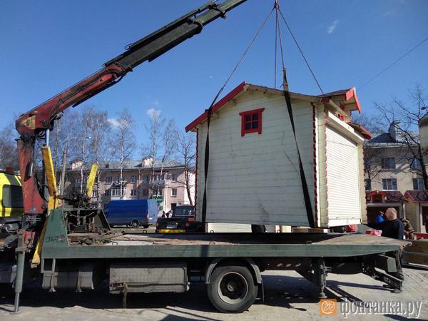Смольный наказал за незаконную ярмарку сам себя