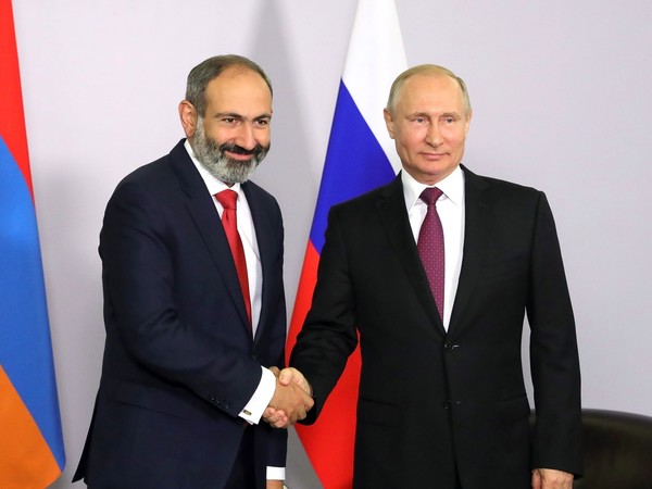 Путин впервые встретился с новым премьером Армении Пашиняном