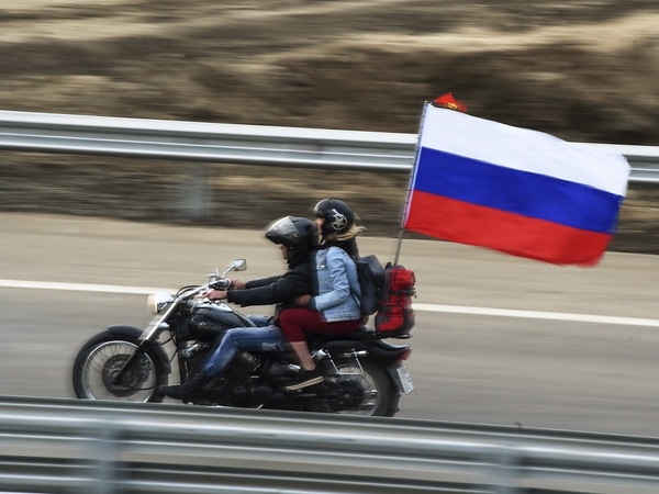 Кто проехал первым по Крымскому мосту