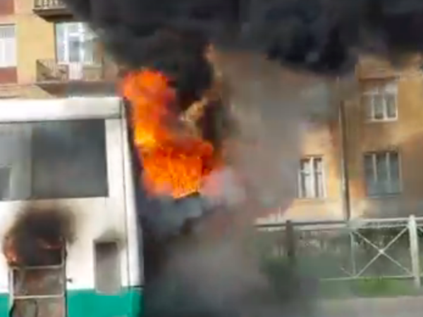 На Васильевском сгорел пассажирский автобус