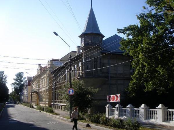 В Ломоносове продали деревянный региональный памятник