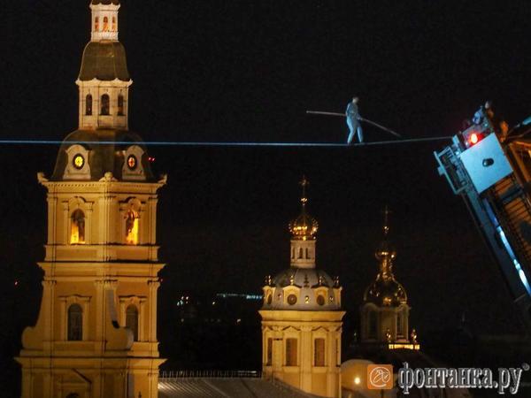 Канатоходец Расул Абакаров рассказал, как шел над Дворцовым мостом
