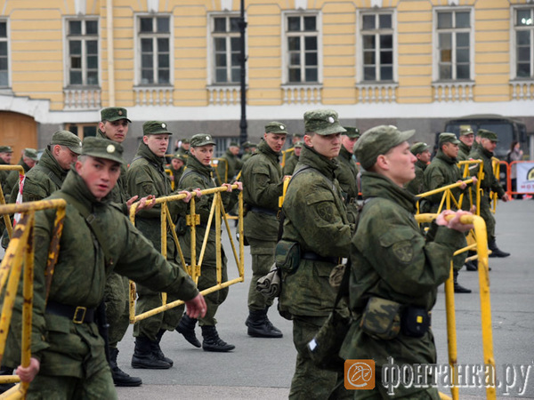Проход на Дворцовую блокирован: страдают байкеры и туристы