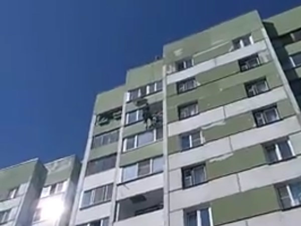 «Ребенок висит!» Как шестилетнюю девочку спасали с восьмого этажа