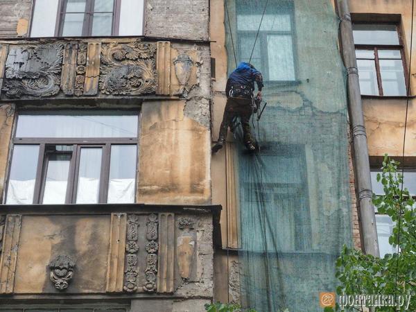 «Постоял-постоял и решил сложиться»: жители дома на Зверинской не будут ночевать в своих квартирах