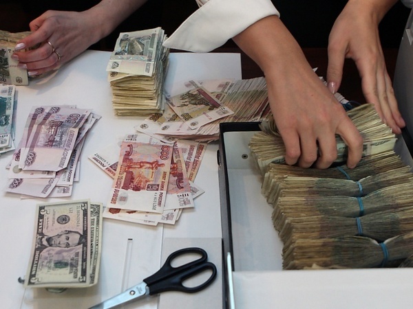 Замена долларовых вкладов рублями маловероятна. Пока