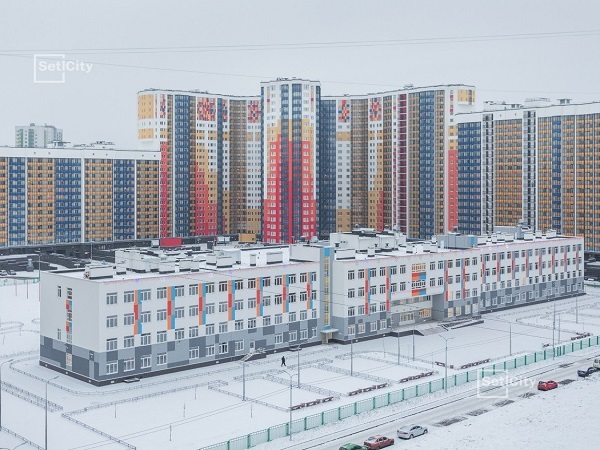 Врио губернатора посетил строящуюся школу Setl City в Калининском районе