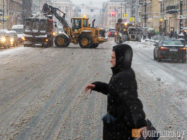 С начала снегопадов ГАТИ нашла 433 нарушения норм уборки. Больше половины – на крышах